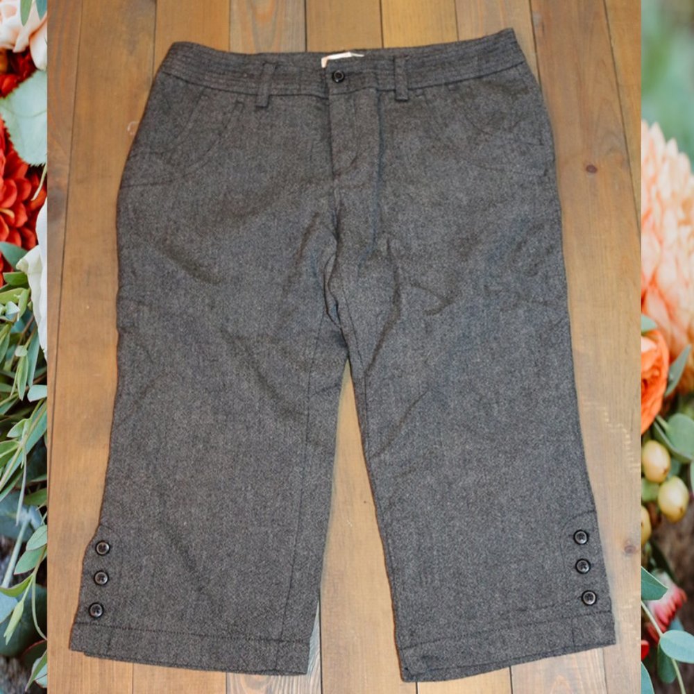 Old Navy Low Waist Wool Blend Fully Lined Capri’s – Size 8